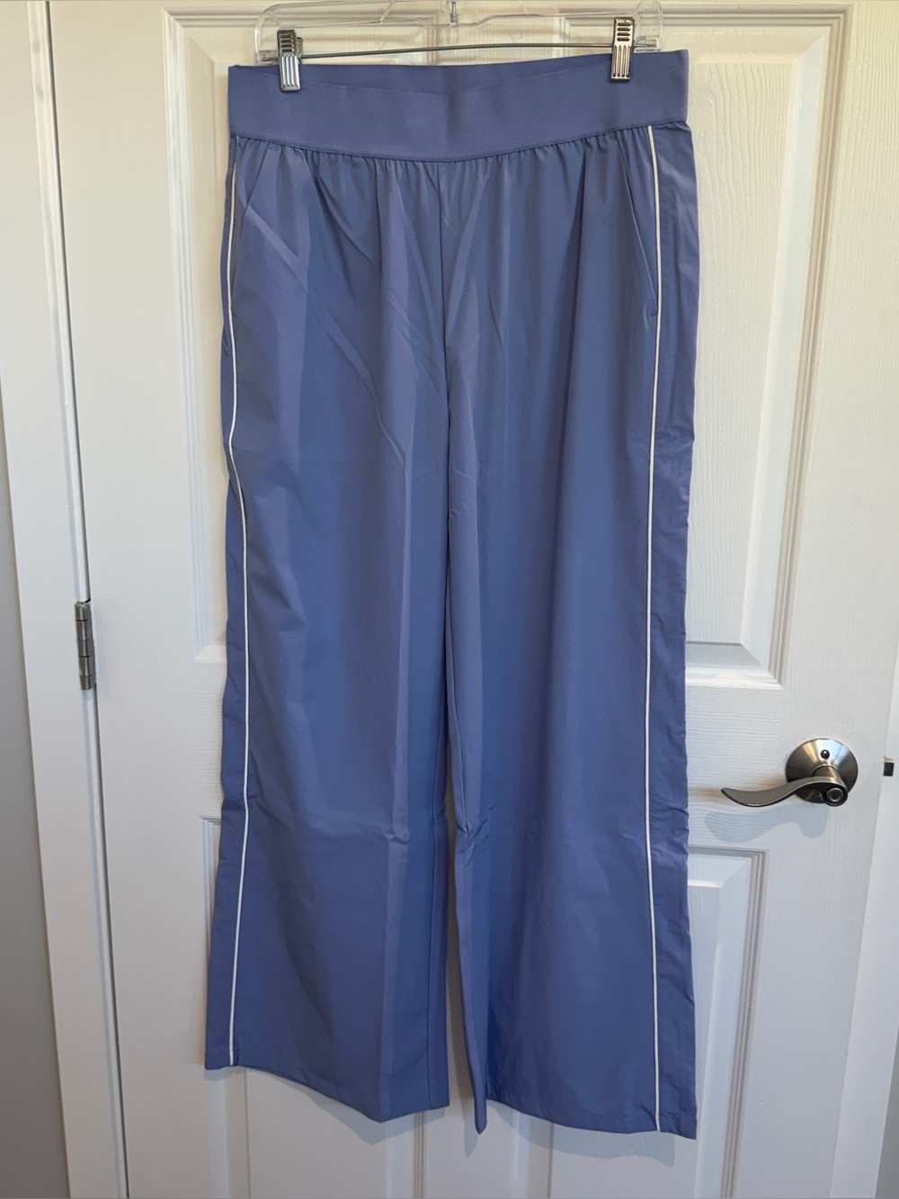 Halara Water Repellent Reflective Mid Rise Straight Leg Yoga Pants - Picture 5 of 7